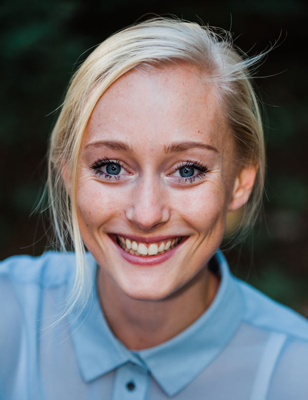 Vrouwelijk model met blond haar annemarijn