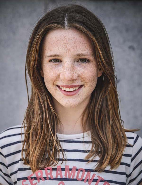 Model Tienermodel annemijn met bruin rossig haar en groene ogen