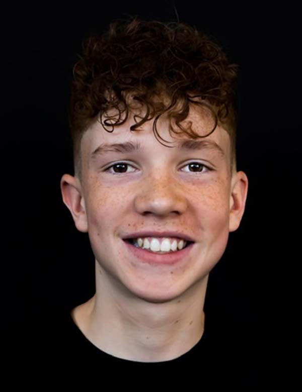 Tienermodel met rossig haar daan wi.