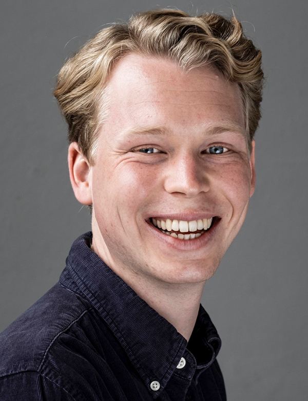 Model Mannelijk model met blond haar devin