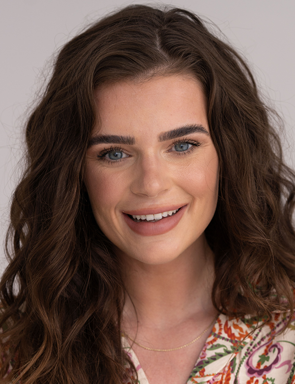 Vrouwelijk model met bruin haar dianne