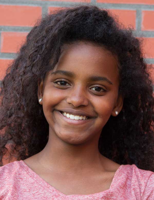 Kindermodel met donker haar fana