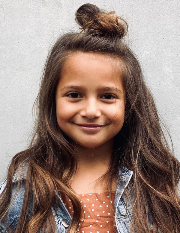 Kindermodel met bruin haar fayenne