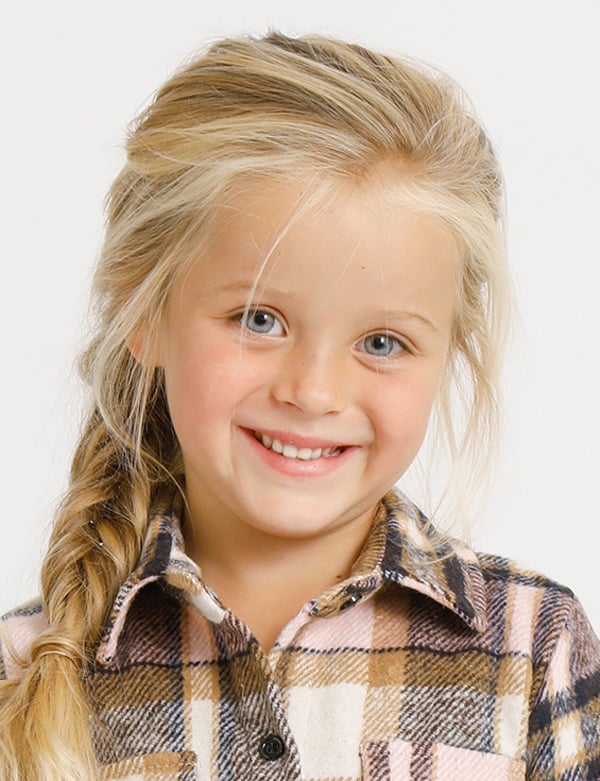 Kindermodel met blond haar fie