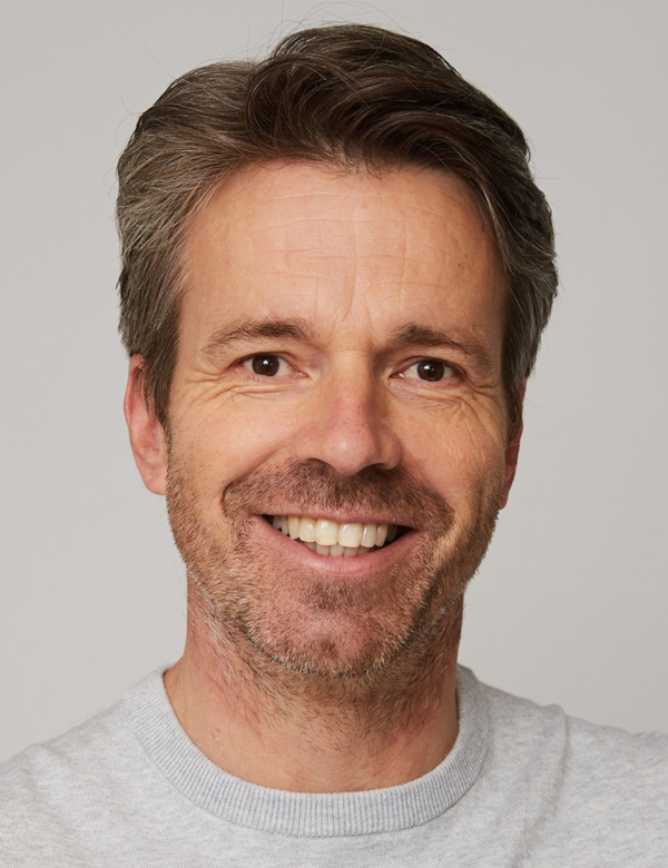 Mannelijk model met bruin haar ielke-pieter