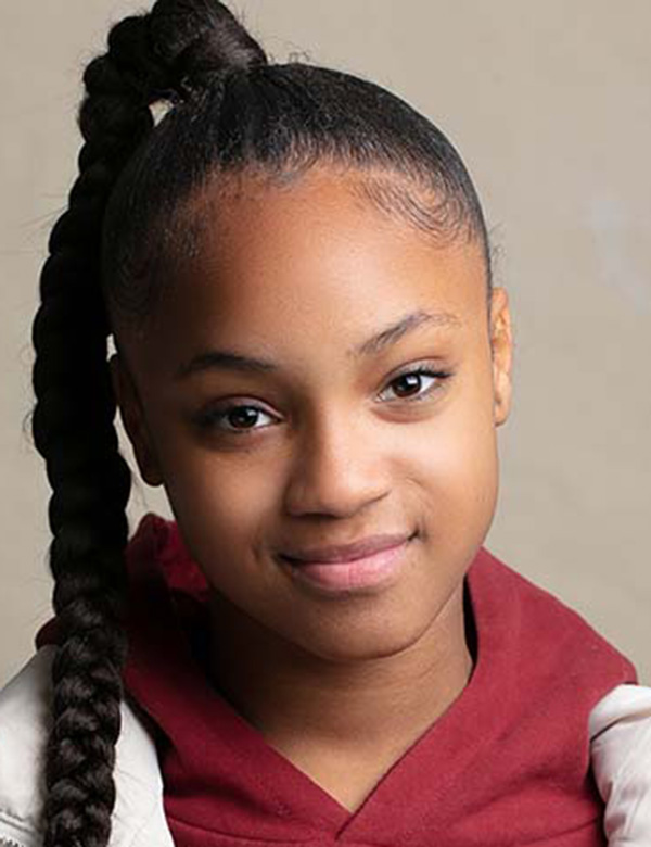 Tienermodel met bruin haar imani