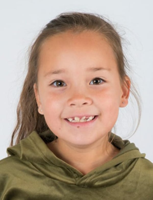 Kindermodel met bruin haar jaleesa