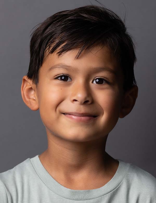 Kindermodel met zwart haar jeremiah d.
