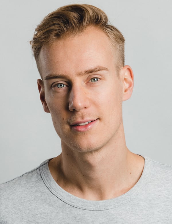 Mannelijk model met blond haar jeroen