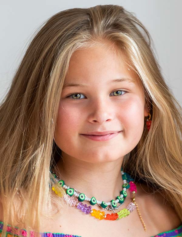 Kindermodel met blond haar julia