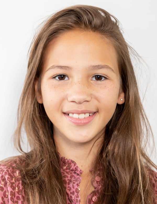 Kindermodel met bruin haar june