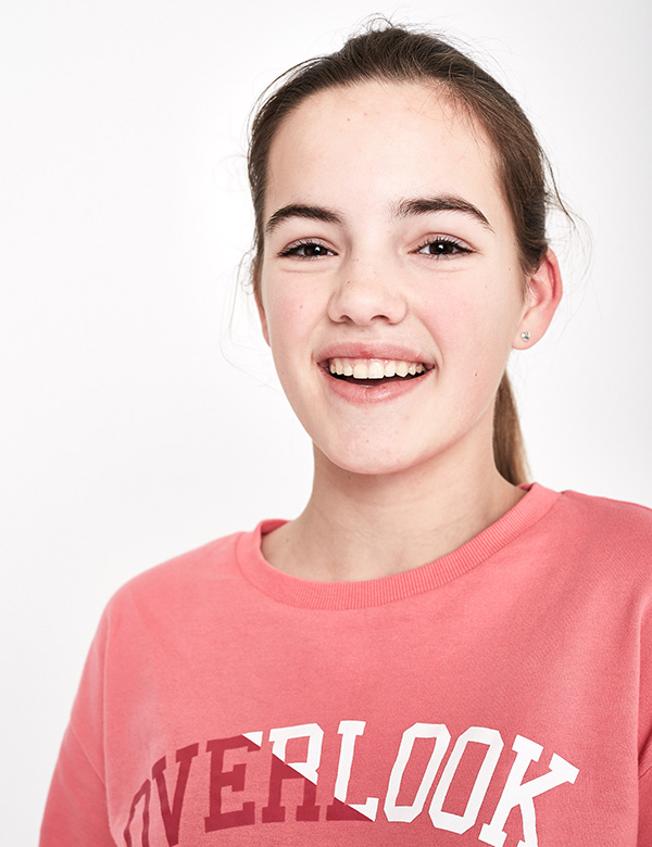 Tienermodel met bruin haar lana