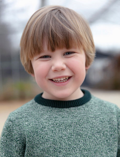 Kind model met blond haar lewis