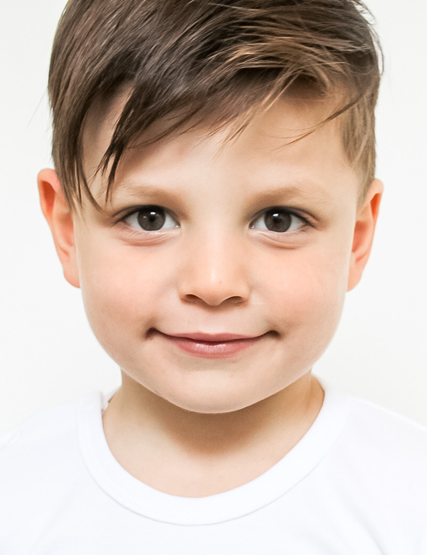 Model Kindermodel met bruin haar maël