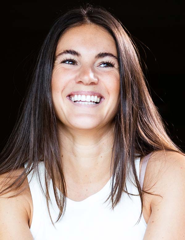 Model Vrouwelijk model met lang bruin haar manouk