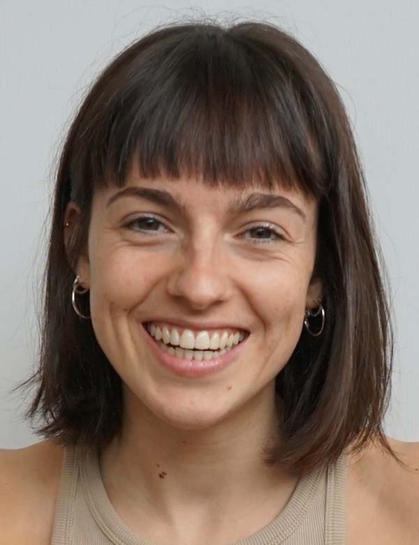 Vrouwelijk model met steil haar manouk