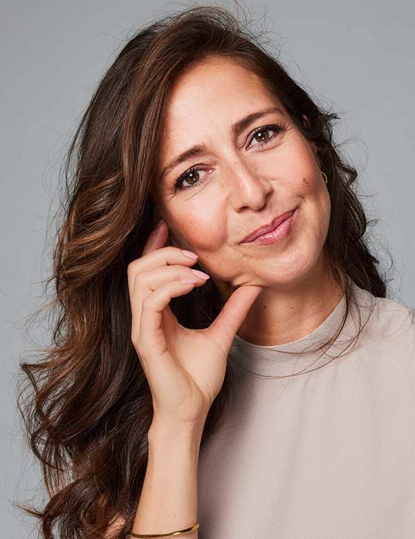 Vrouwelijk model met bruin haar mariska