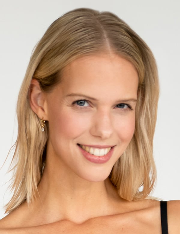 Vrouwelijk model met blond haar marlouk