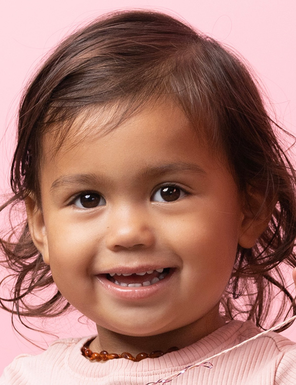 Kindermodel met bruin haar naema