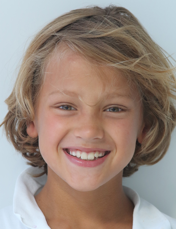 Kindermodel met blond haar Olivier