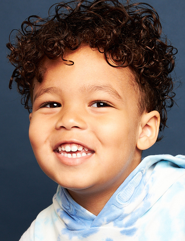 Kindermodel met bruin haar owen