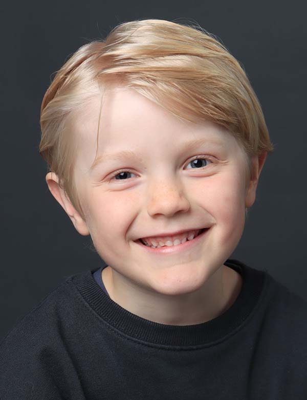 Kindermodel raaf met blond haar