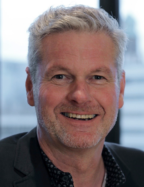 Mannelijk model met grijs haar rein
