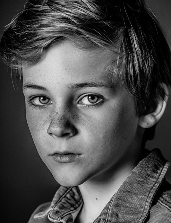 Kindermodel met bruin haar sem