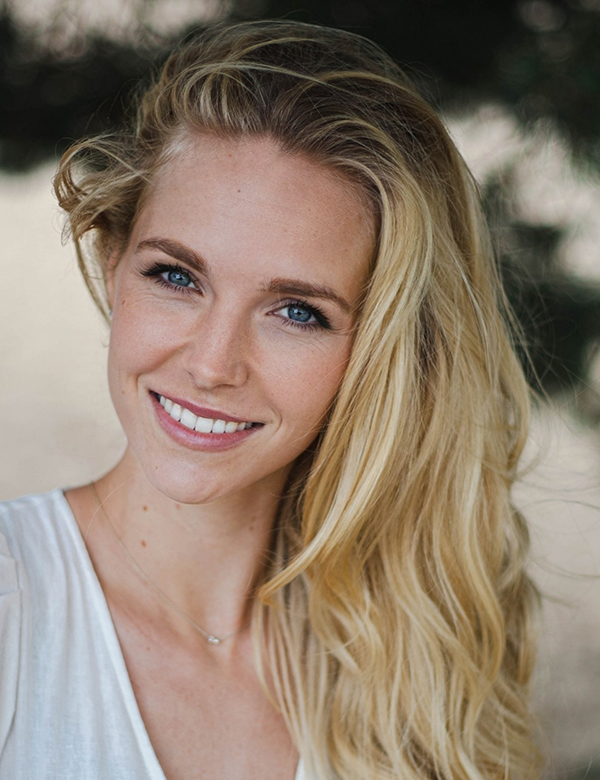 Vrouwelijk model met blond haar sietske