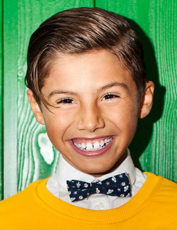 Kindermodel met bruin haar valentino