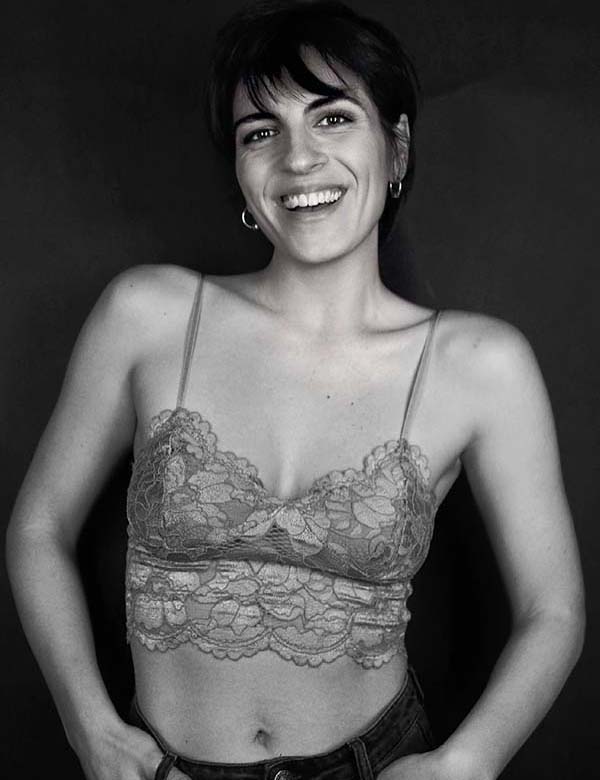 Vrouwelijk model Valeria met zwart haar en bruine ogen