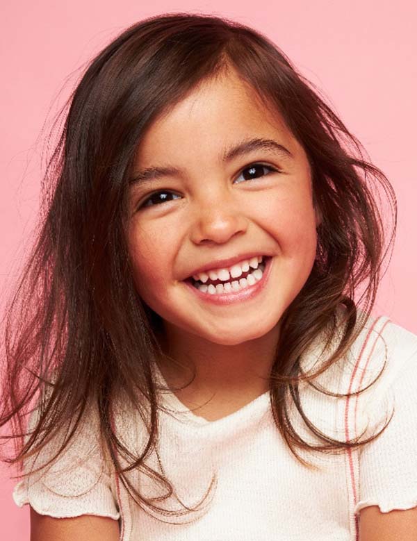 Kindermodel met bruin haar vyenna