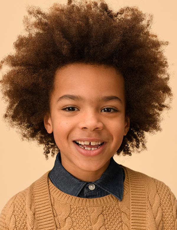 Kindermodel met bruin haar zayvien