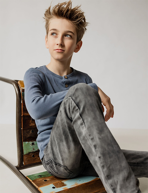 Kindermodel met blond haar Tygo