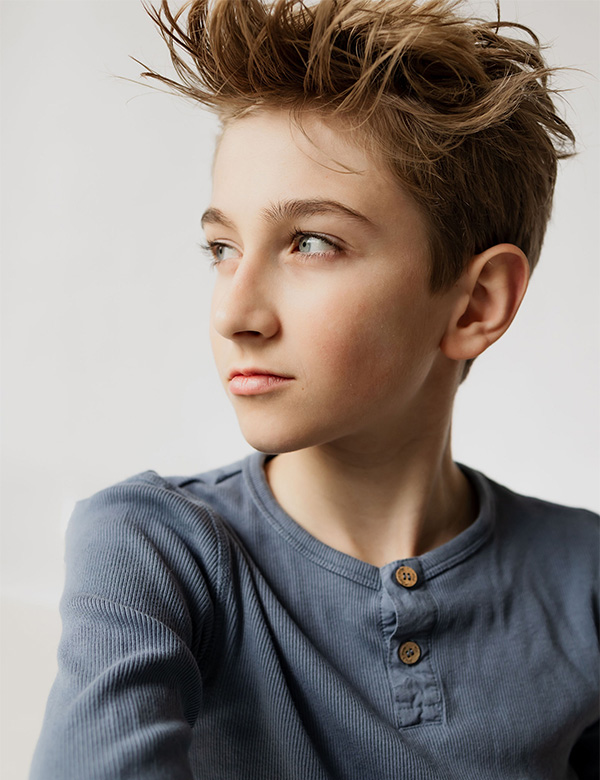 Kindermodel met blond haar Tygo