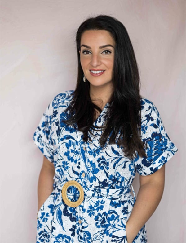 Vrouwelijk model met bruin haar Hwaida
