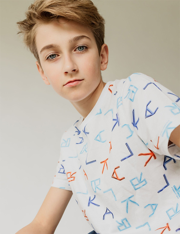 Kindermodel met blond haar Tygo