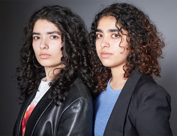 Vrouwelijk model met bruin haar Ashba