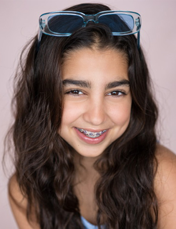 Kindermodel met bruin haar amelia