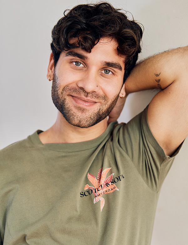 Mannelijk model met zwart haar Aaron