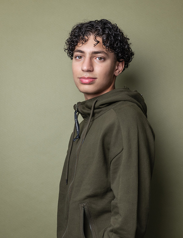 kindermodel met kort krullend haar Adam B.