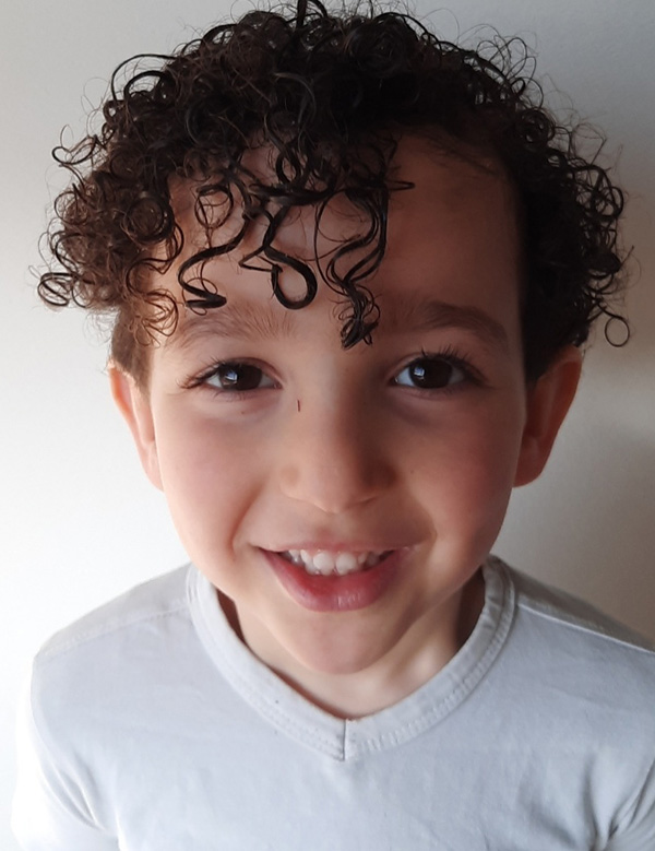 Kindermodel krullend haar adam