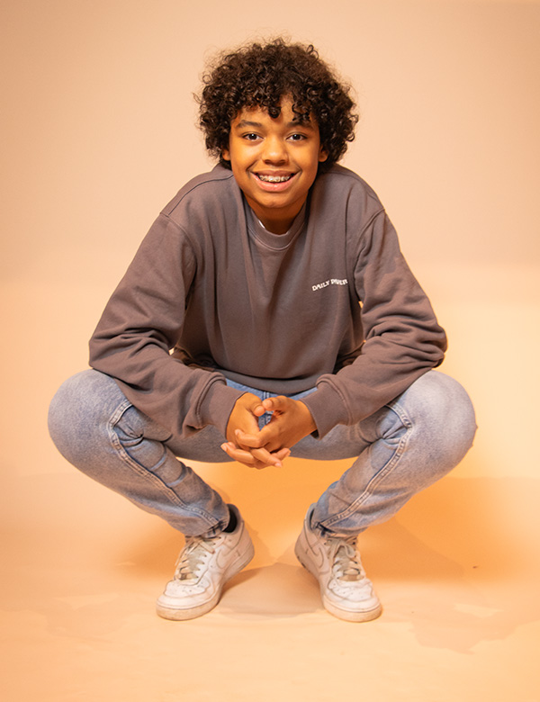 Kindermodel met donker krullend haar Aeden G.