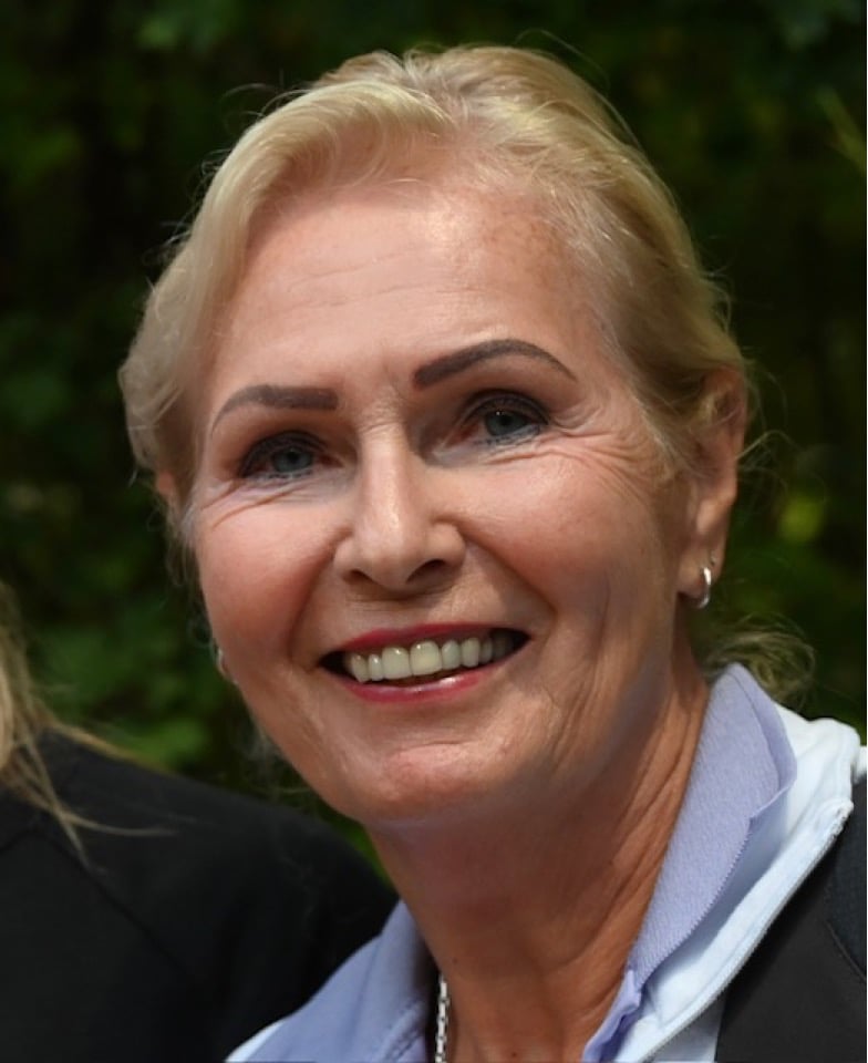 Vrouwelijk model met blond haar Joke