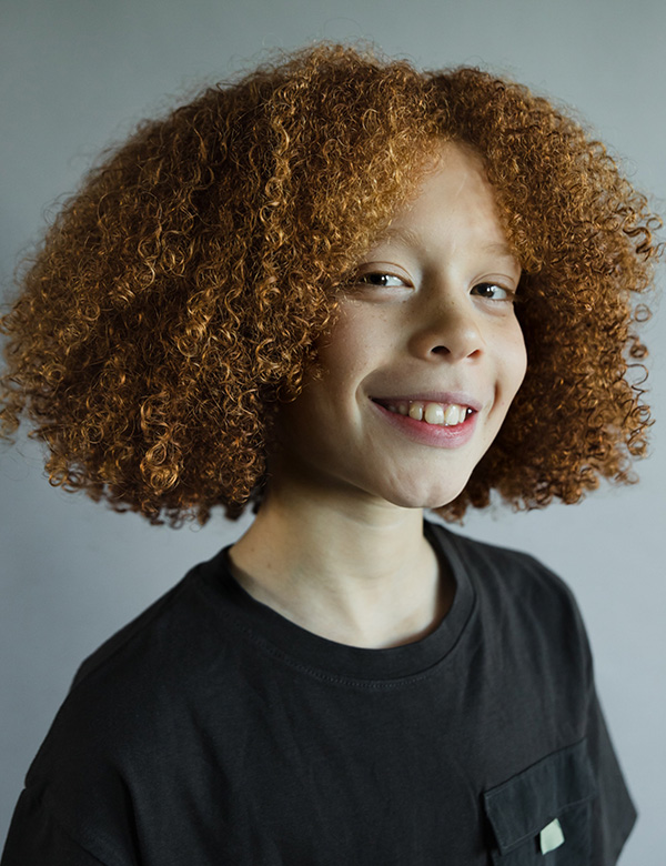 Kindermodel met rood haar Aiden