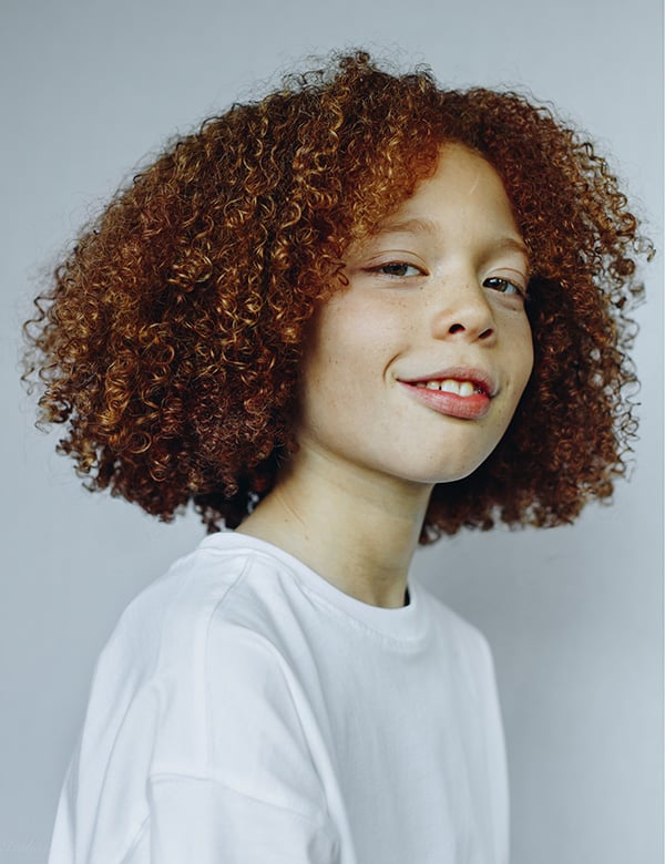 Kindermodel met rood haar Aiden