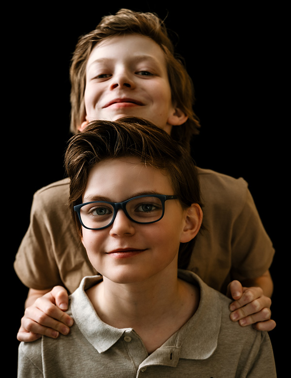 Kinderlijk model met bruin haar Aiden K.