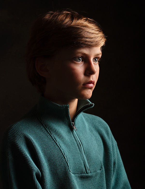 Kinderlijk model met bruin haar Aiden K.