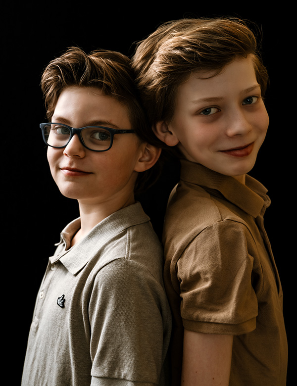 Kinderlijk model met bruin haar Aiden K.
