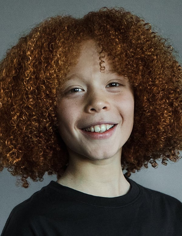 Kindermodel met rood haar aiden